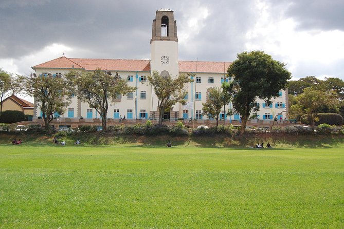 1 Day Kampala city tour - Owino Market and Tax Park bring you into daily Kampala