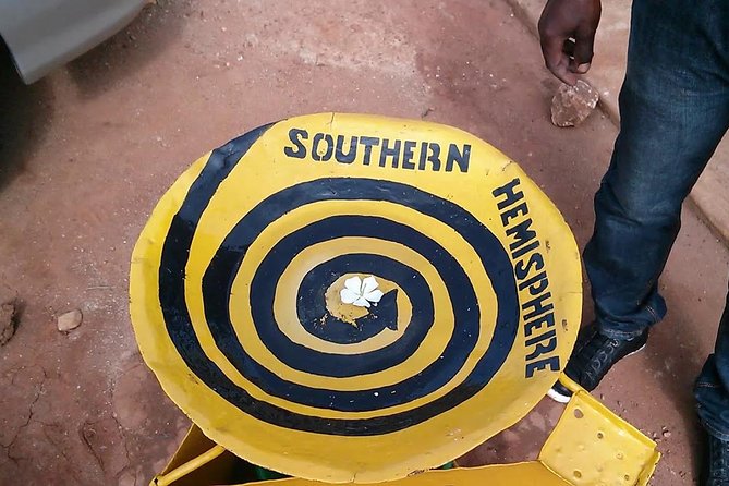 A Tour To Uganda Equator - Lunch, free time, and the roadside stalls