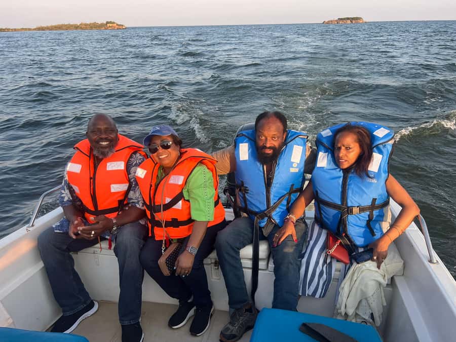 Entebbe: Equatar Line Tour & Victoria Lake Sunset Boat Ride - The sunset cruise back toward Entebbe