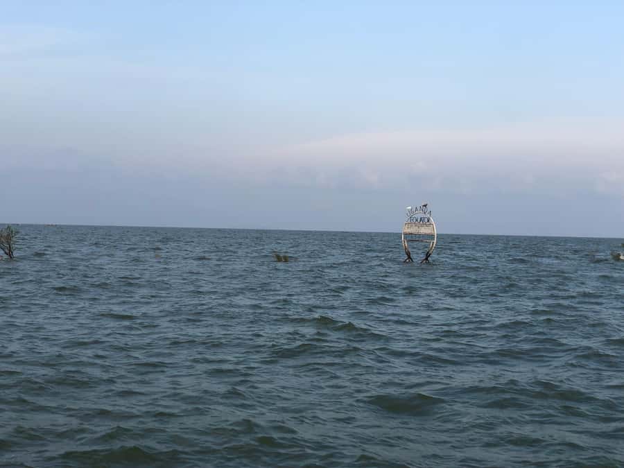 Entebbe: Equatar Line Tour & Victoria Lake Sunset Boat Ride - Timing, clothing, and practical tips