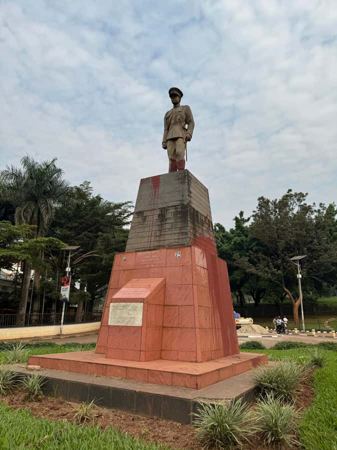 The best Kampala walking experience tour - Bagala Craft Market and souvenir shopping